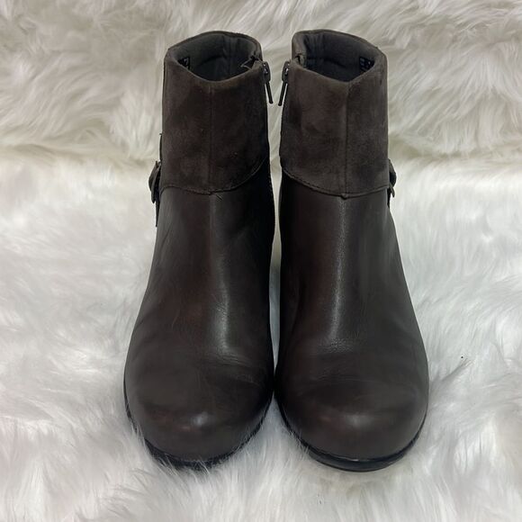 Clark’s Ingalls Dover Brown Side Zip Buckle Boots Booties. Sz 9 D20 - Picture 4 of 9